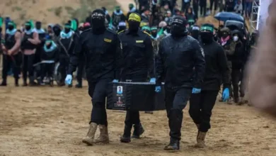 شبكة أفيخاي تفشل في ترويج سردية الاحتلال حول تباطؤ تسليم جثث الأسرى