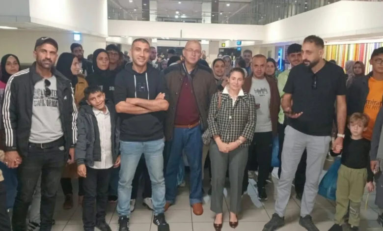 تحقيق يكشف دور معتز عزايزة و"المجد أوروبا" برحلات تهجير من غزة