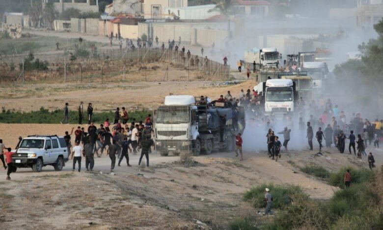 كاتب يكشف دور الاحتلال في تمكين العصابات أثناء الحرب على غزة