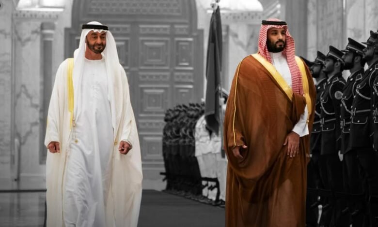 تطور تاريخي..السعودية تقصف شحنات أسلحة إماراتية علنًا