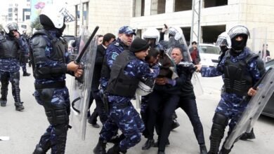 305 أيام خلف القضبان رغم قرار الإفراج.. ماذا يحدث داخل سجون السلطة؟