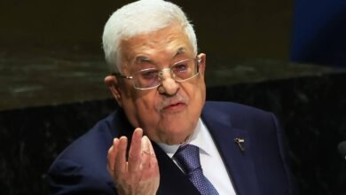 قيادي فتحاوي يهاجم عباس: تنقّلات مكلفة بلا مضمون سياسي