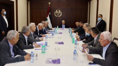 قيادي فتحاوي يهاجم سياسات عباس ويطالب اللجنة المركزية بالاستقالة