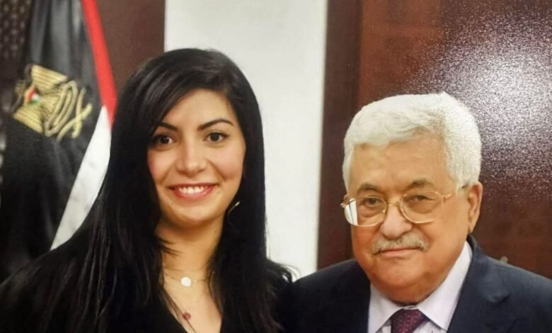 دفاع بلا مقابل: كيف يخدم “سحيجة السلطة” منظومة لا تكافئ إلا الأقارب؟