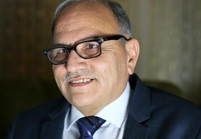 هاني المصري يحذّر من تكرار فخ أوسلو عبر مسودة الدستور