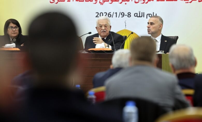 قيادي فتحاوي يهاجم المجلس "اللاثوري" وقراراته الأخيرة