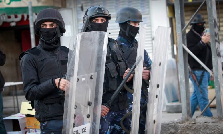 إضراب مفتوح وعزل انفرادي… ماذا يحدث داخل سجن الجنيد؟