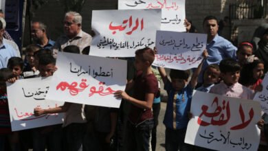 أزمة رواتب الأسرى تتفجّر.. لجنة المبعدين توجه رسالة نارية إلى رئيس الوزراء