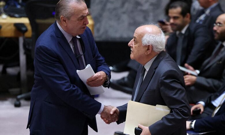 حوار في نيويورك وقطيعة في الداخل: السلطة تواصل التفاوض رغم حرب الإبادة وضمّ الضفة