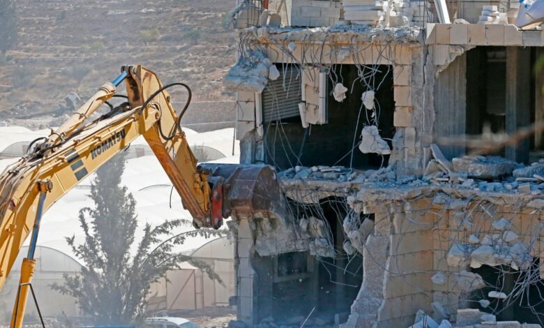 بين "سد الذرائع" وتوسع الإدارة المدنية: السلطة تُهمش ويُعاد تعريف دورها في الضفة