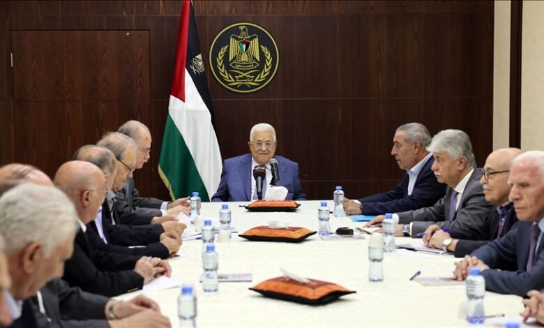 استطلاع يكشف: 77٪ لا يثقون برئيس السلطة و87٪ يرون فسادًا في الحكومة