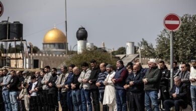 عجز سلطة رام الله ونهج "سحب الذرائع" يتكشف أمام إغلاق المسجد الأقصى