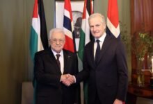 تقرير إسرائيلي يسخر من عباس بعد زيارته إلى أوسلو وتبخر حلم الدولة