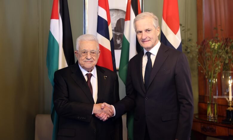 تقرير إسرائيلي يسخر من عباس بعد زيارته إلى أوسلو وتبخر حلم الدولة