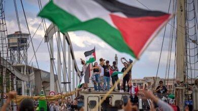 اعتقال قيادات "أسطول الصمود" في تونس يكشف تناقض خطاب قيس سعيّد