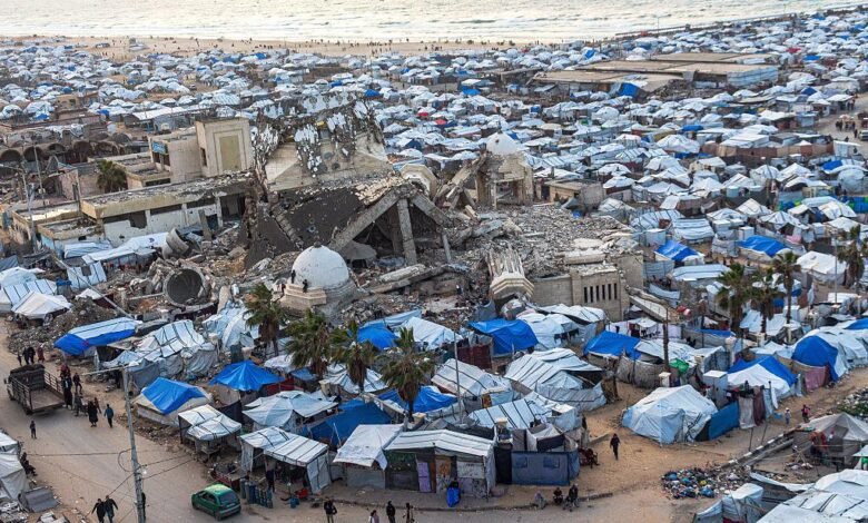 السلطة تواصل قطع مخصصات الفقراء عن 80 ألف أسرة في غزة للعام الثالث