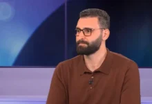 فضيحة معتز عزايزة واستغلال المساعدات تتجدد وتثير الغضب