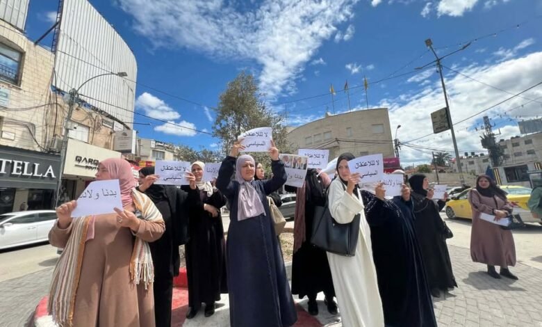 أهالي المعتقلين السياسيين في جنين يفضحون التعذيب والانتهاكات داخل سجون السلطة