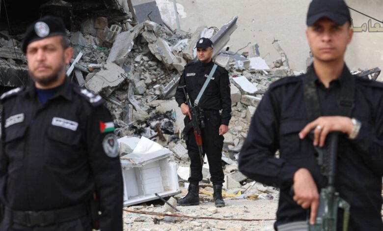 ضربة استخباراتية في غزة.. تسليم 14 مطلوبًا وإحباط مخططات اغتيال