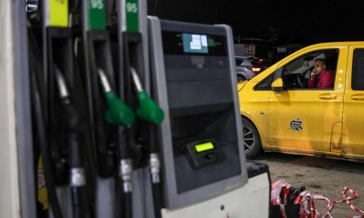 تراكم الديون وتأخر التوريد.. السلطة تتسبب في أزمة الوقود بالضفة