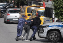 أصوات من خلف القضبان.. عائلات تكشف ما يحدث داخل سجون السلطة