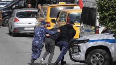 أصوات من خلف القضبان.. عائلات تكشف ما يحدث داخل سجون السلطة