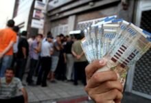 عضو ثوري في فتح يحذر: استمرار أزمة رواتب الموظفين يقود إلى لحظة انهيار