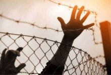 كيف قتلت السلطة الأسرى مرتين.. من السجن إلى قطع الرواتب؟