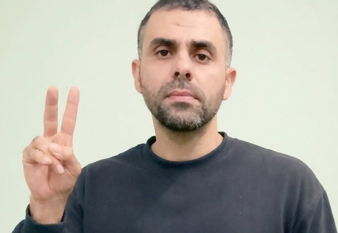 صورة أرشيفية للشهيد حذيفة الكحلوت تفضح أكاذيب فتح وشبكة أفيخاي ضد المقاومة