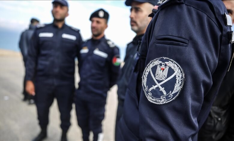 انحدار مرتزقة شبكة أفيخاي بتبرير استهداف الاحتلال لعناصر الشرطة في غزة