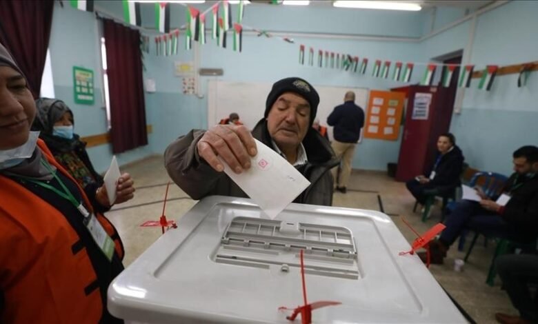 انتخابات بلدية صورية بلا منافسة تعكس مخاوف فتح من انكشاف شعبيتها