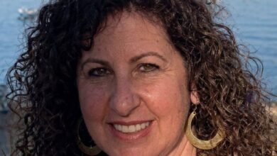 قيادي فتحاوي يكشف شبهات فساد في ملف التحويلات الطبية.. من هي سلوى مسعد؟