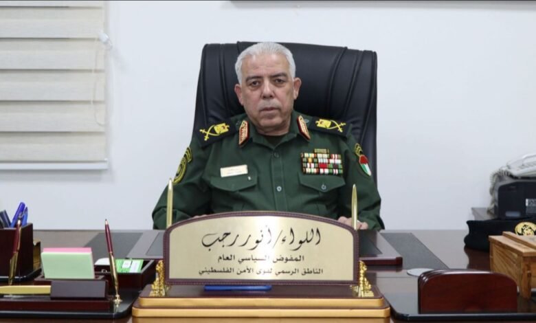 أنور رجب يتفاخر بدور أجهزة السلطة في حماية الاحتلال بالضفة الغربية