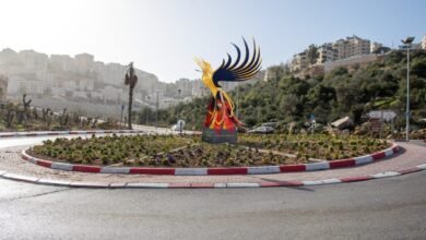 موقع إسباني يسخر من سلطة رام الله ونصب تمثال لطائر الفينيق