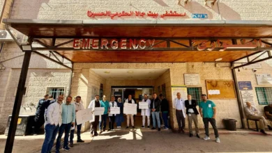 أزمة الرواتب تتفاقم.. الأطباء يصعّدون ضد سياسات السلطة