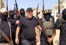 والدة تستغيث: ابني عالق داخل ميليشيات الاحتلال في غزة ويصارع للعودة