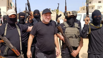 والدة تستغيث: ابني عالق داخل ميليشيات الاحتلال في غزة ويصارع للعودة