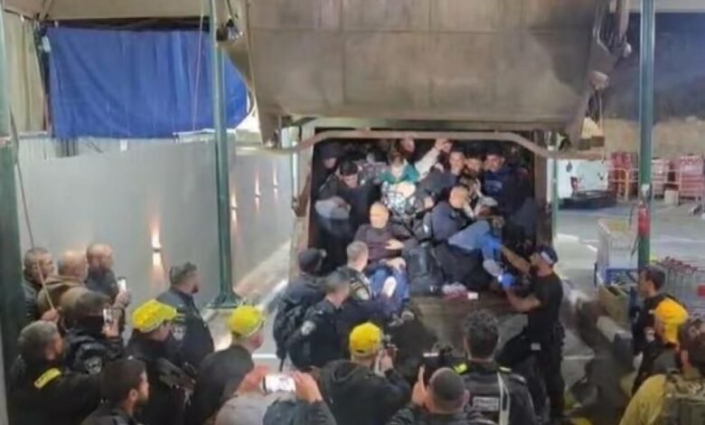 بين البطالة وغياب السلطة.. العمال في الضفة يواجهون مصيرًا صعبًا يوميًا