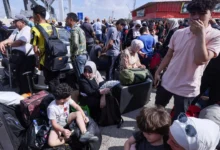 تحذيرات من سياسة تهجير إسرائيلية ناعمة في غزة تحت غطاء تسهيلات السفر