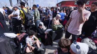 تحذيرات من سياسة تهجير إسرائيلية ناعمة في غزة تحت غطاء تسهيلات السفر