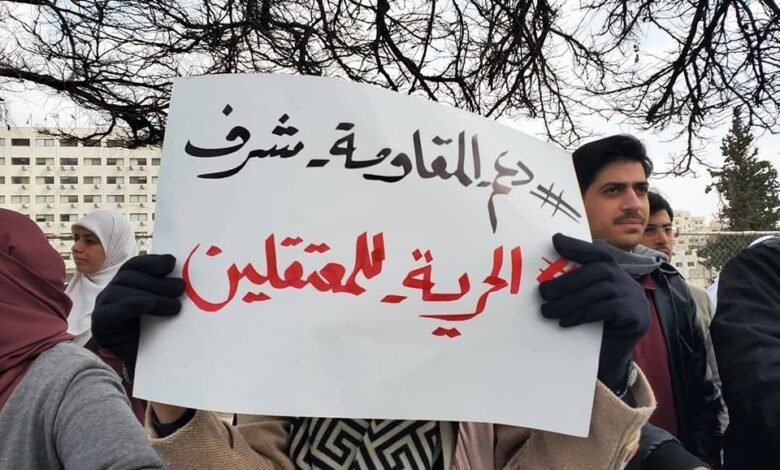 محاولة طعن وإضراب عن الطعام.. قلق على أوضاع معتقلي دعم المقاومة في الأردن