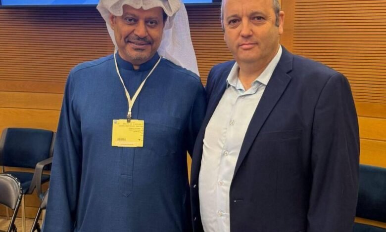 من التطبيع إلى التحريض.. المدعو عبد العزيز الخميس يكرر سردية الاحتلال ضد غزة