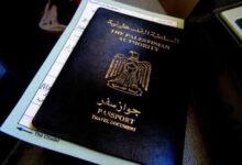 بعد ضغوط سفير السلطة.. دولة خليجية تُبعد ناشطين فلسطينيين