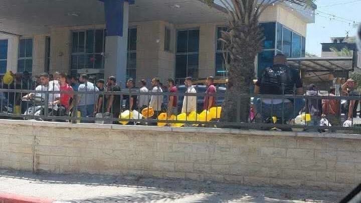 "من المسؤول؟".. أزمة الوقود تشعل منصات التواصل في الضفة