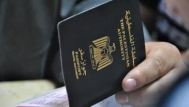احتجاز أسير محرر مبعد في القاهرة.. أزمة الجوازات تفضح فشل سفارة السلطة