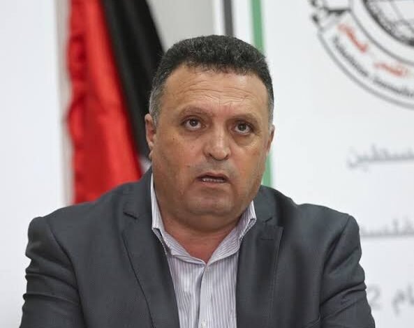 المنسق الإسرائيلي وناصر أبو بكر.. تبادل أدوار في نشر فبركات عن مرضى غزة