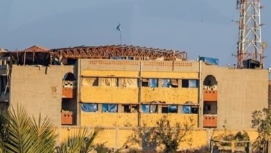 الجاسوس شوقي أبو نصيرة يتخذ من العلم الإسرائيلي رمزا له في غزة