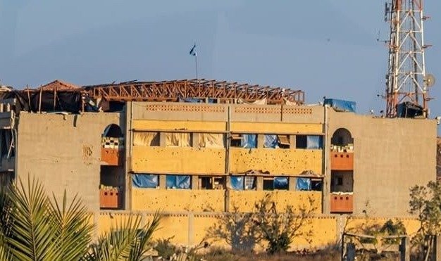 الجاسوس شوقي أبو نصيرة يتخذ من العلم الإسرائيلي رمزا له في غزة