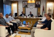 غضب شعبي من صورة لقيادة فتح داخل غزة.. كنب فاخر وتكييف بارد بينما يعيش النازحون في الخيام