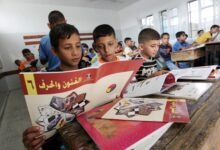 العام الدراسي بلا كتب.. السلطة تعجز عن توفير أبسط مستلزمات التعليم